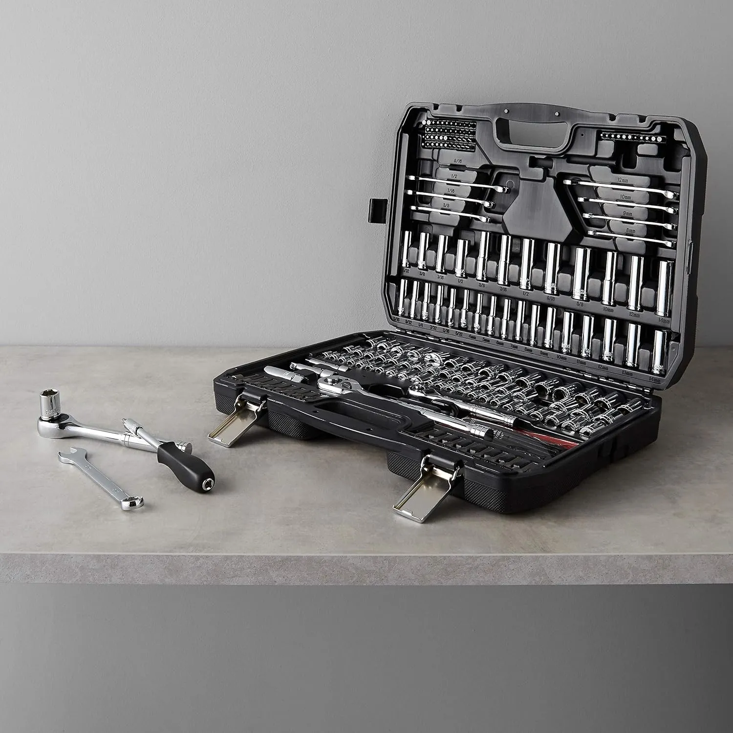 Amazon Basics Mechanic's Socket Tool Set With Case, SAE and Metric Sizes, 201-Piece