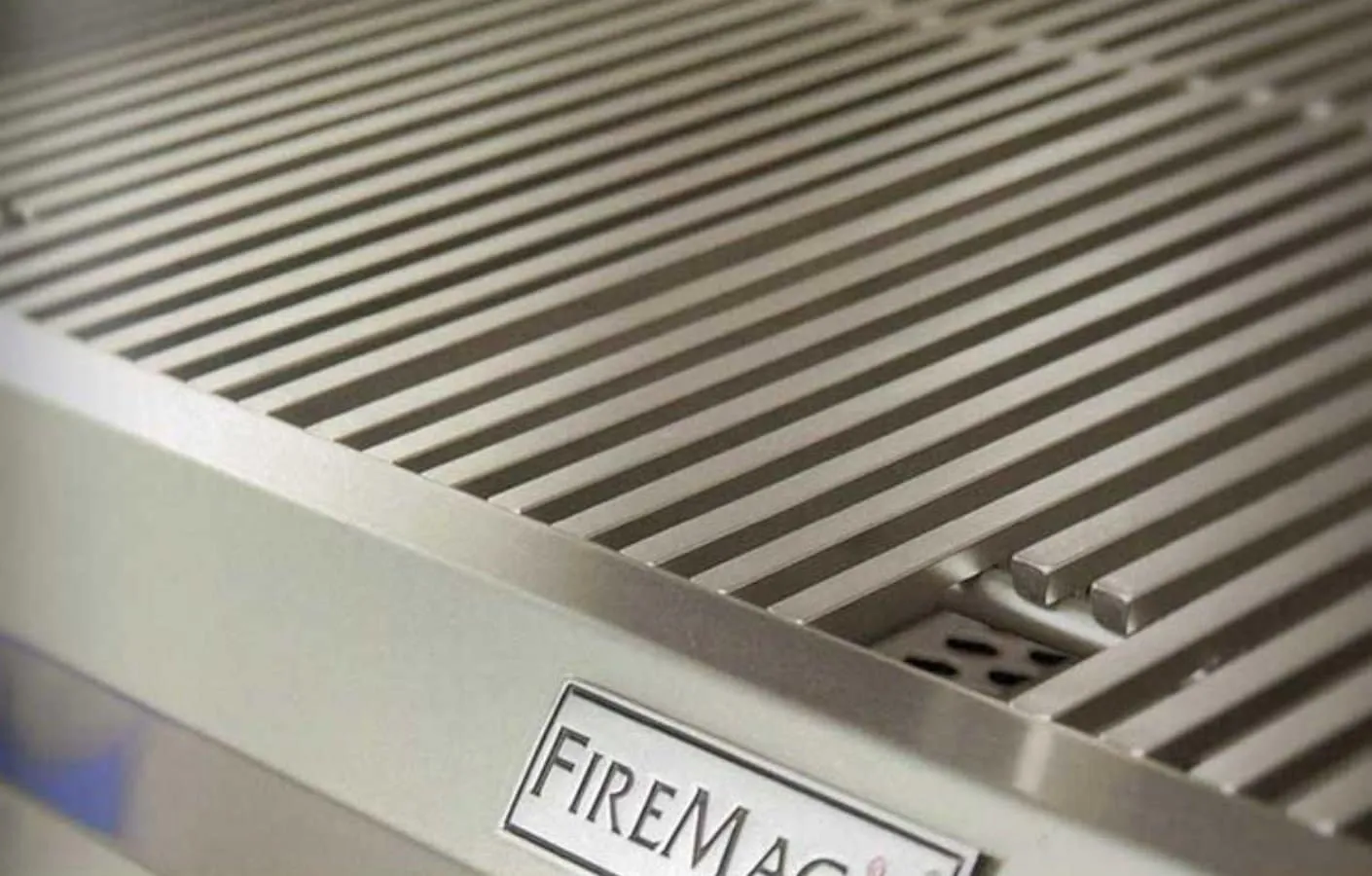 Fire Magic | Aurora A830i Built-In Gas & Charcoal Combo Grill with Analog Thermometer