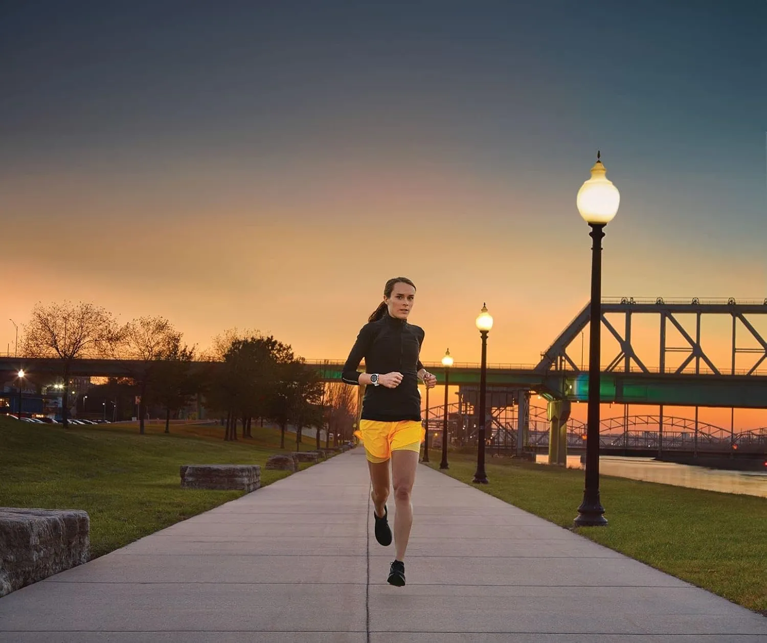 Garmin Forerunner 945 LTE, Premium GPS Running/Triathlon Smartwatch with LTE Connectivity, Whitestone
