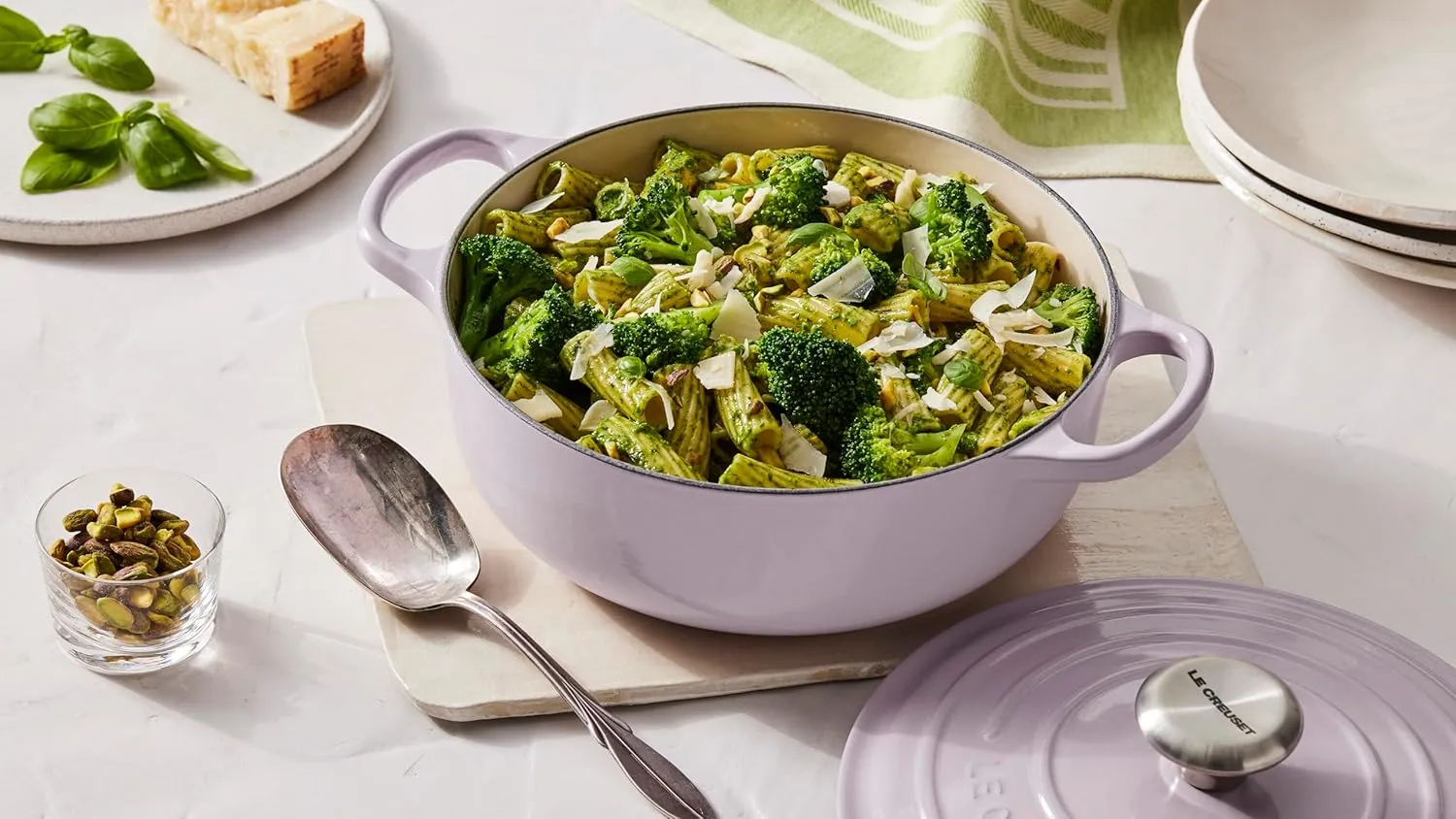 Le Creuset Signature Enameled Cast Iron Sauteuse. 3-1/2-Qaurt, Artichaut