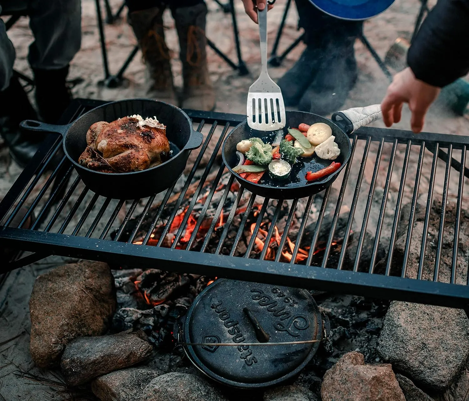 Stansport Pre-Seasoned Cast Iron Dutch Oven