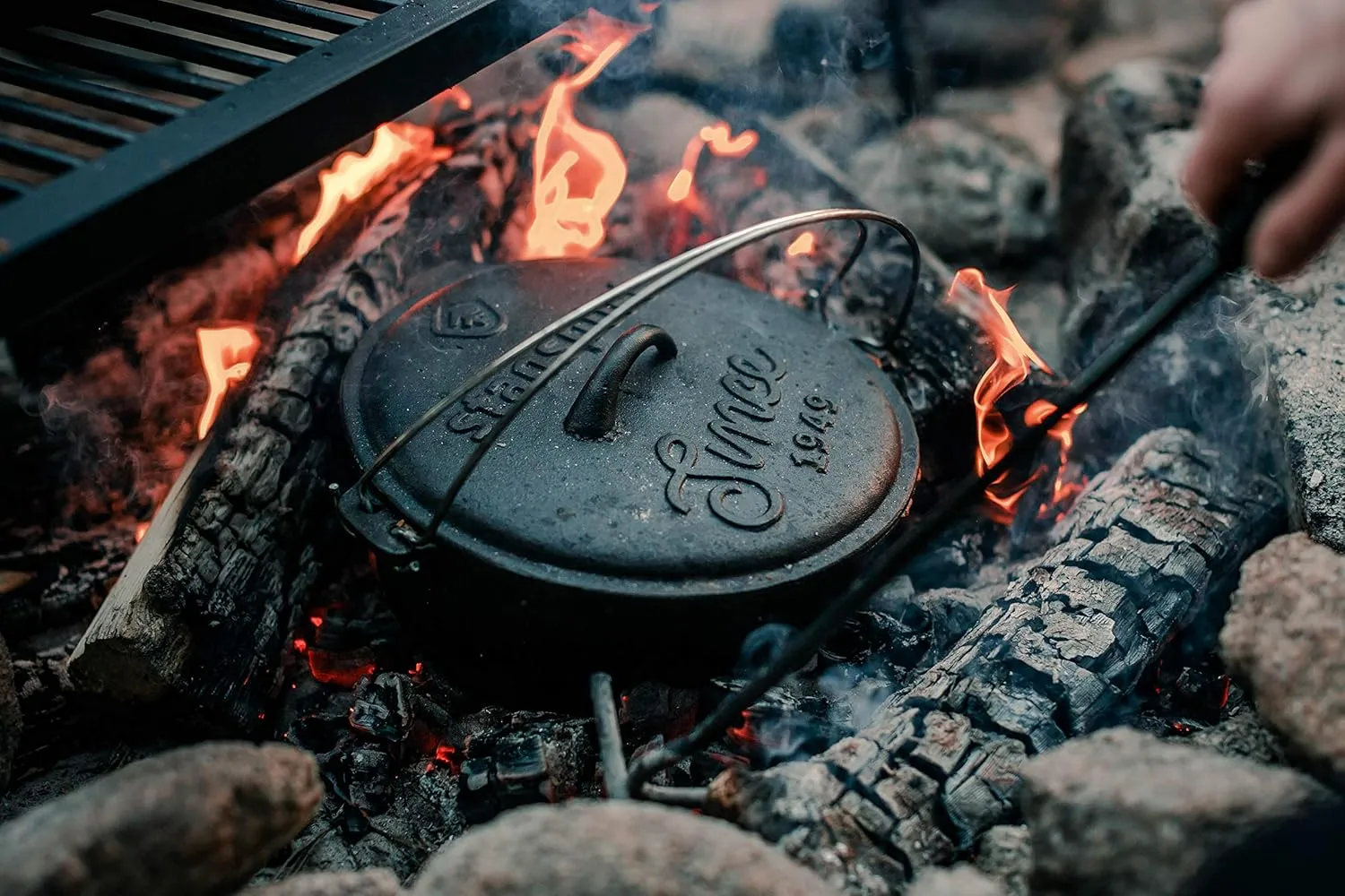 Stansport Pre-Seasoned Cast Iron Dutch Oven