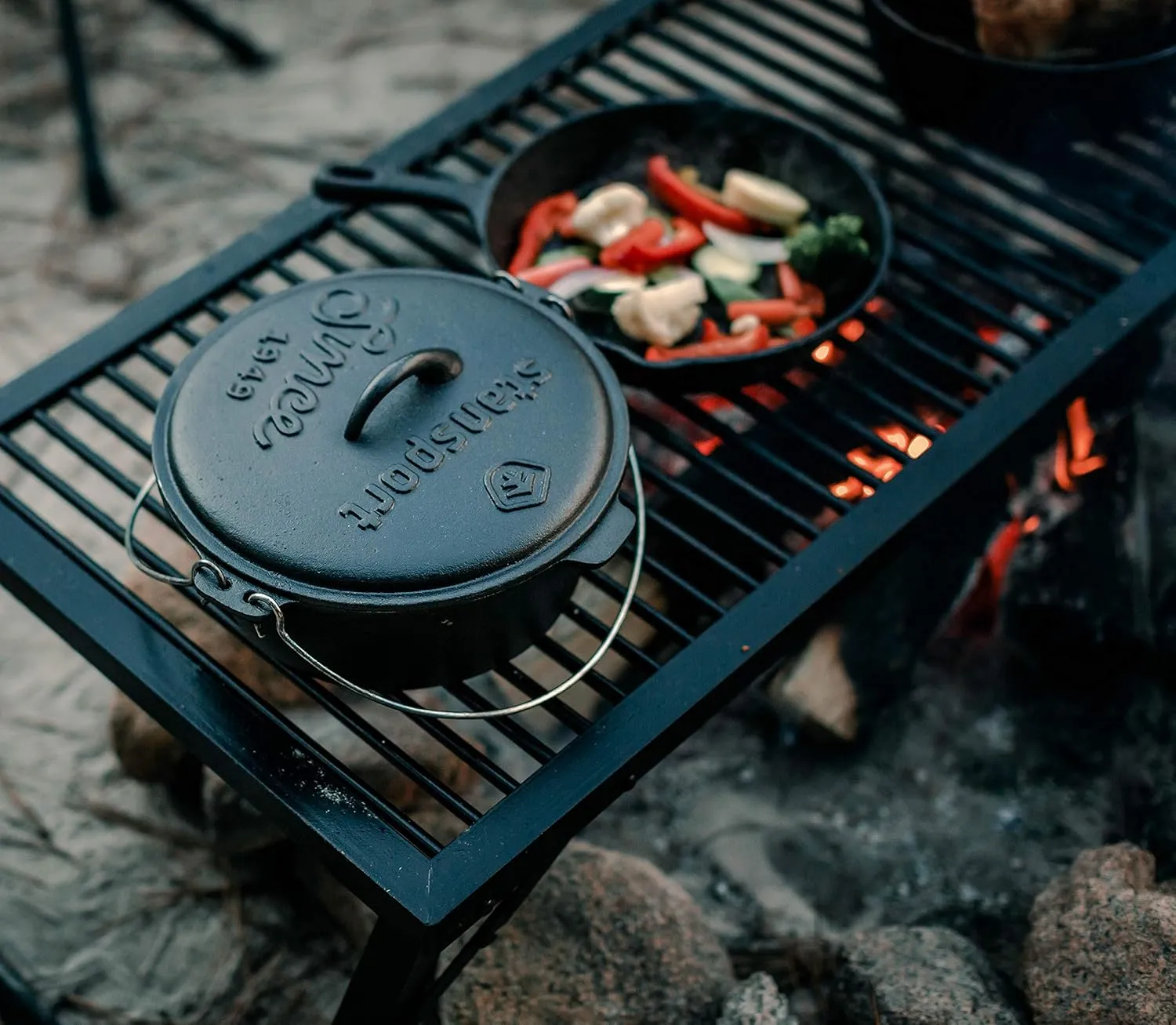Stansport Pre-Seasoned Cast Iron Dutch Oven