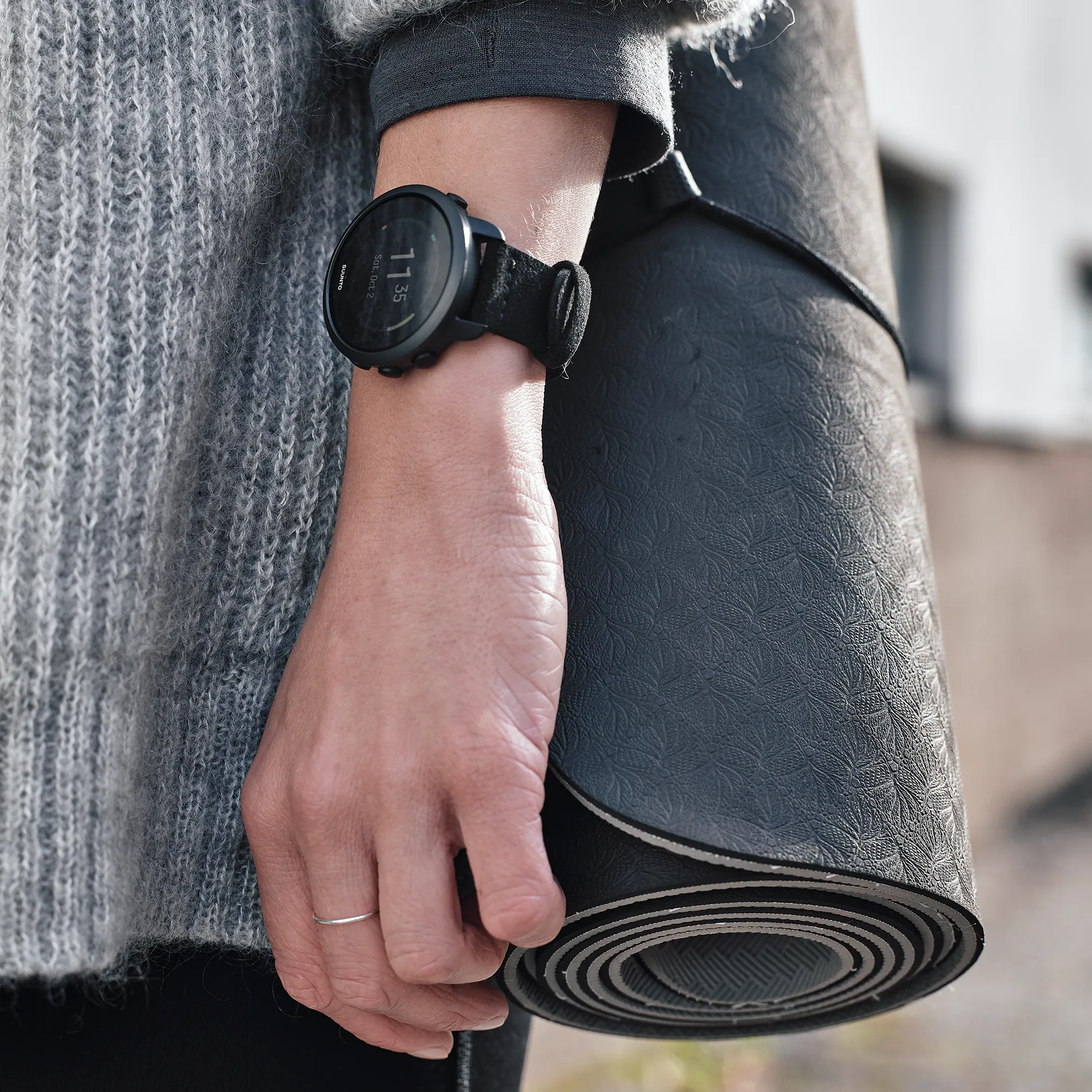 Suunto 3 Multisport Watch with Heart Rate Monitor, All Black with Wearable4U Power Pack Bundle